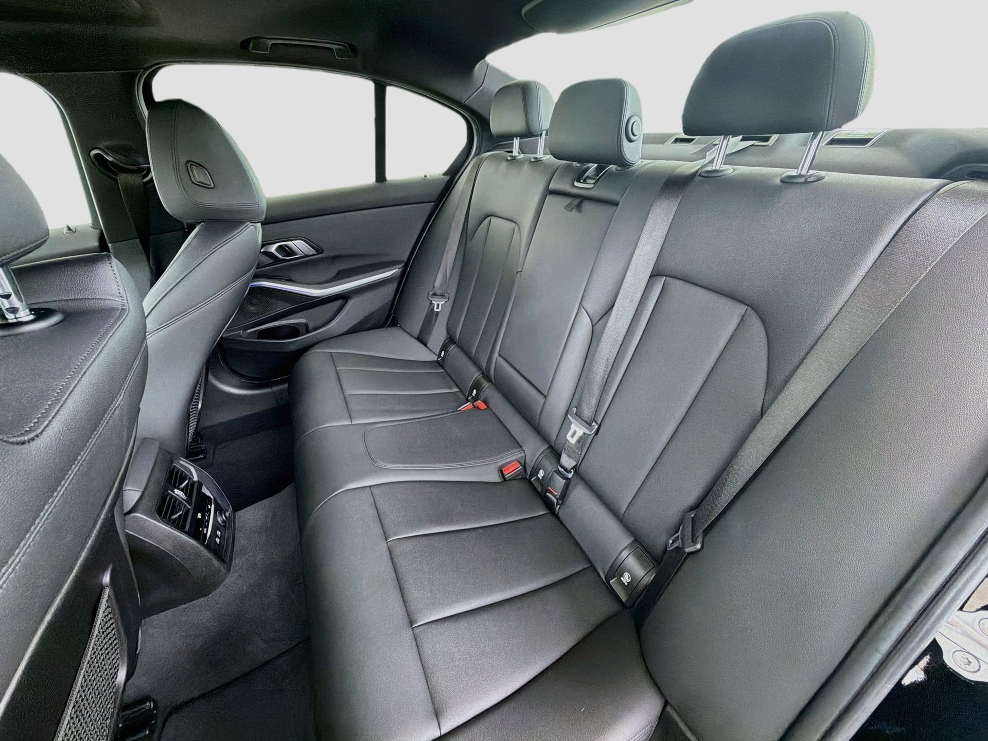 Used 2020 BMW 330i Sedan w/ Driving Assistance Package RWD image 19
