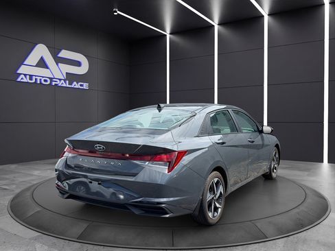 Used 2023 Hyundai Elantra SEL w/ Convenience Package FWD image 2