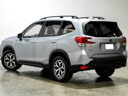 Used 2022 Subaru Forester Premium image 17