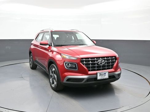 Certified 2023 Hyundai Venue Limited FWD image 3