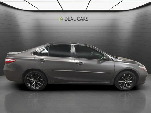 Used 2017 Toyota Camry XSE w/ Moonroof Package FWD image 4