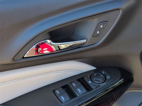 Used 2025 Chevrolet Trax LT w/ LT Convenience Package image 17