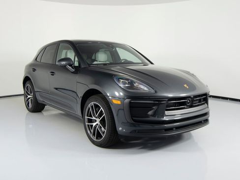 Certified 2026 Porsche Macan AWD/4WD image 12