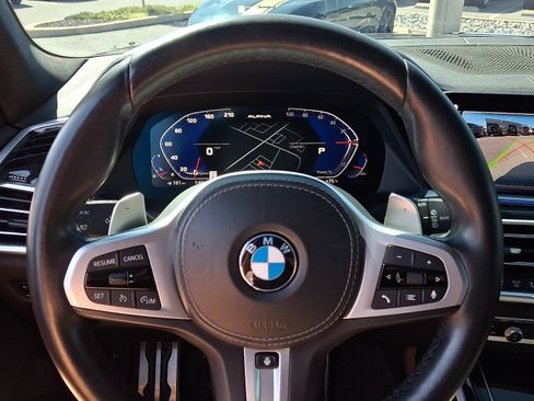 Used 2022 BMW X7 xDrive40i w/ M Sport Package AWD/4WD image 19