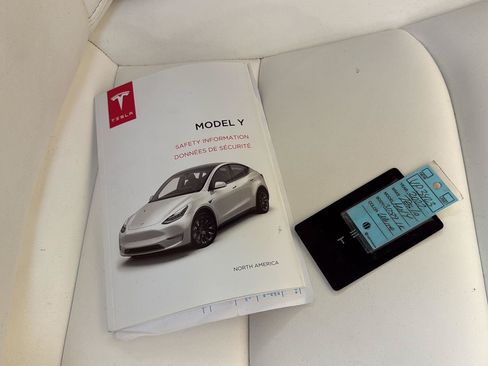 Used 2022 Tesla Model Y Performance AWD/4WD image 33