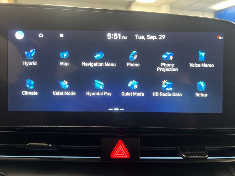Used 2025 Hyundai Elantra SEL FWD image 25