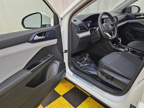 Used 2024 Volkswagen Taos SE image 20