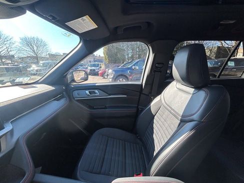 Used 2025 Ford Explorer ST-Line image 21