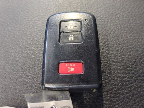 Used 2018 Toyota Tacoma TRD Sport image 32