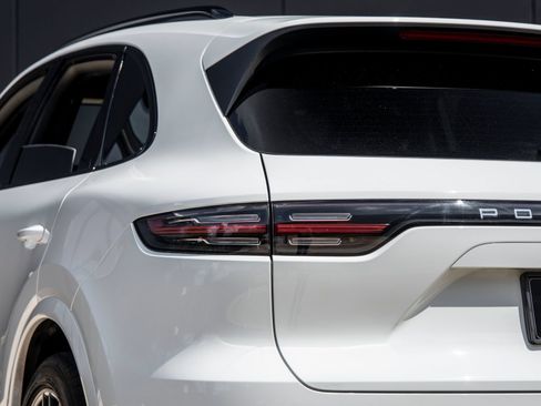Certified 2023 Porsche Cayenne AWD/4WD image 14