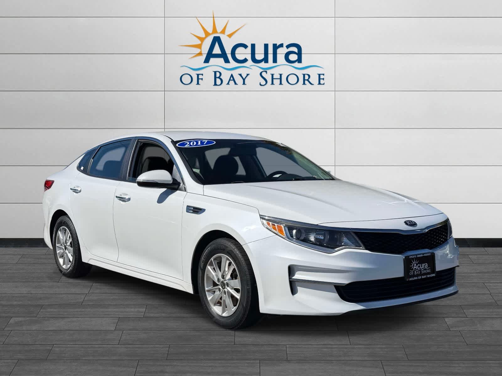 Used 2017 Kia Optima LX FWD image 2