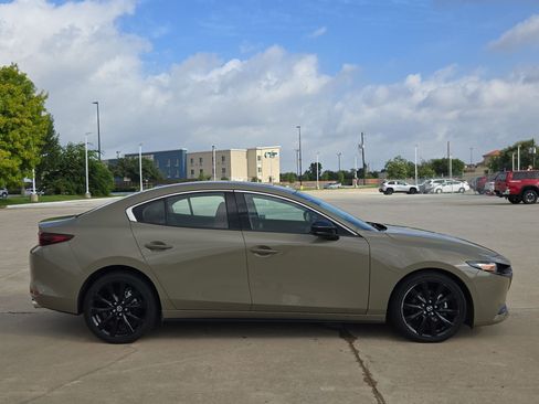 Used 2024 MAZDA MAZDA3 s AWD/4WD image 2