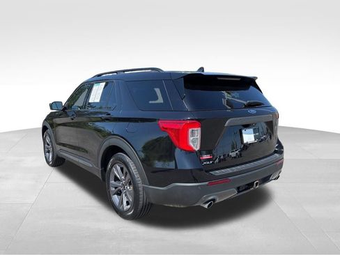 Used 2023 Ford Explorer XLT w/ Equipment Group 202A AWD/4WD image 5