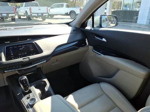 Used 2023 Cadillac XT4 Premium Luxury image 13