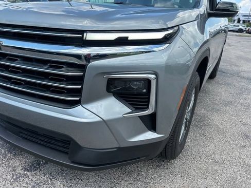 Used 2026 Chevrolet Traverse LT FWD image 9