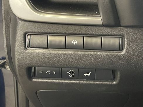 Used 2025 Nissan Rogue SV FWD image 20