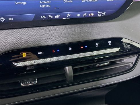 Used 2025 Buick Enclave Preferred image 23