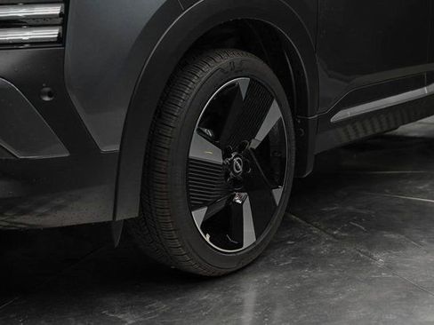 New 2025 Nissan Kicks SR w/ Illumination Package image 7