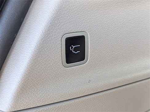 Used 2020 Chrysler Pacifica Touring image 14