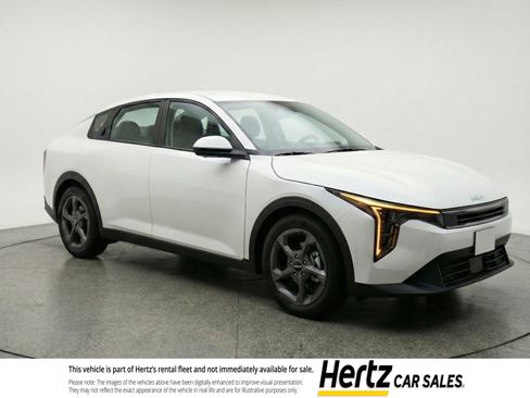 Used 2025 Kia K4 LXS image 1