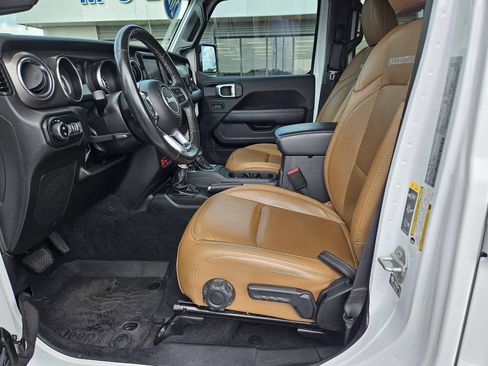 Used 2022 Jeep Gladiator Rubicon w/ Dual Top Group AWD/4WD image 14