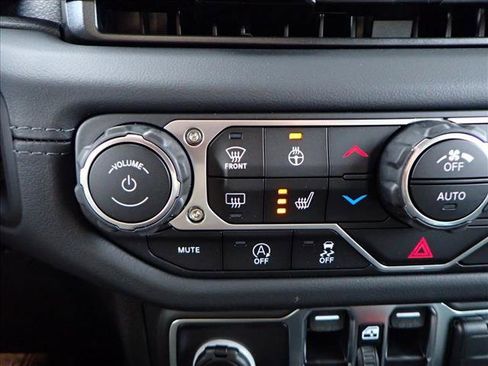 New 2025 Jeep Gladiator Mojave image 19