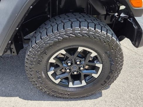 Used 2024 Jeep Wrangler Unlimited Rubicon 4xe AWD/4WD image 19