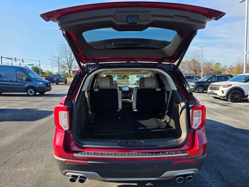 Certified 2023 Ford Explorer Platinum w/ Equipment Group 601A image 9