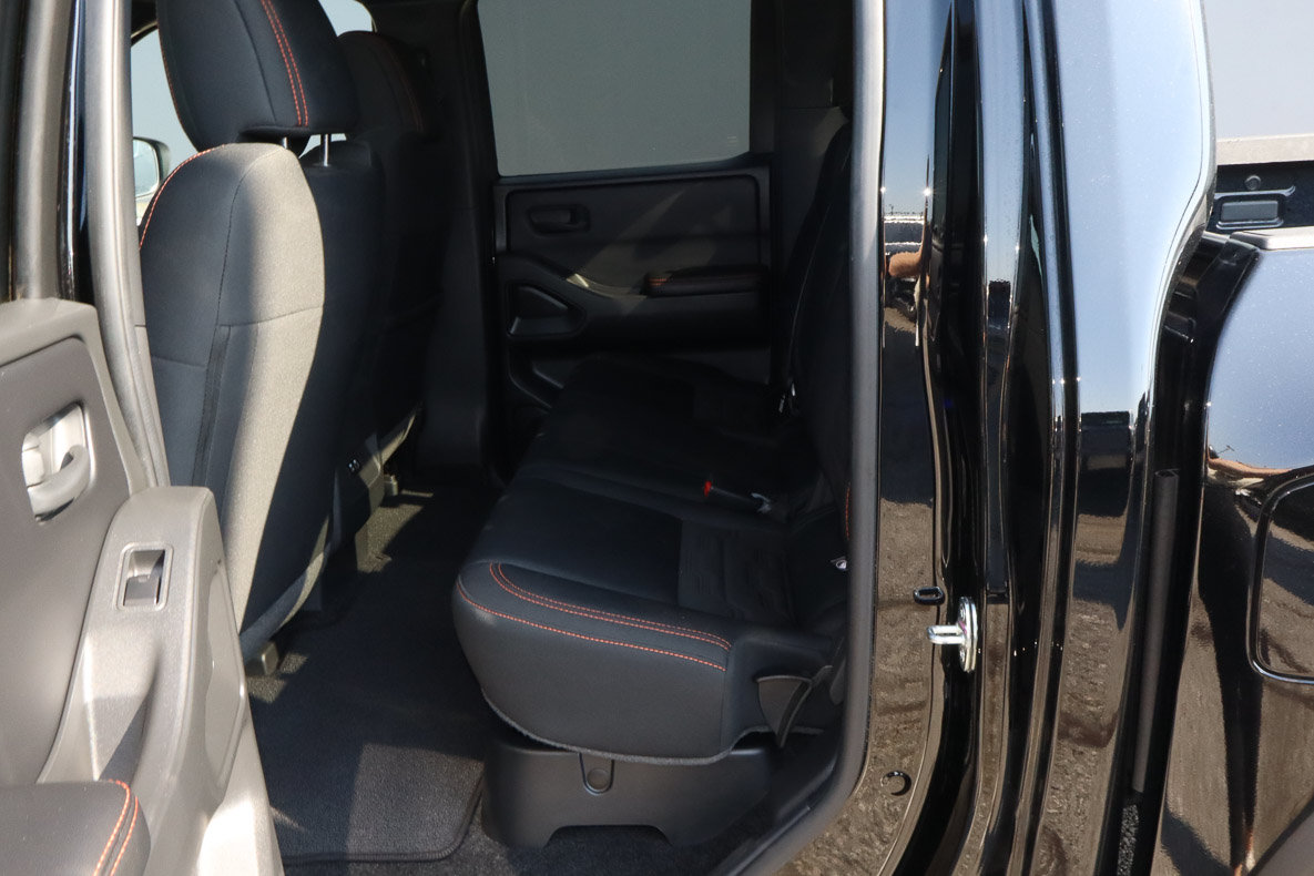 Used 2026 Nissan Frontier PRO-4X AWD/4WD image 8