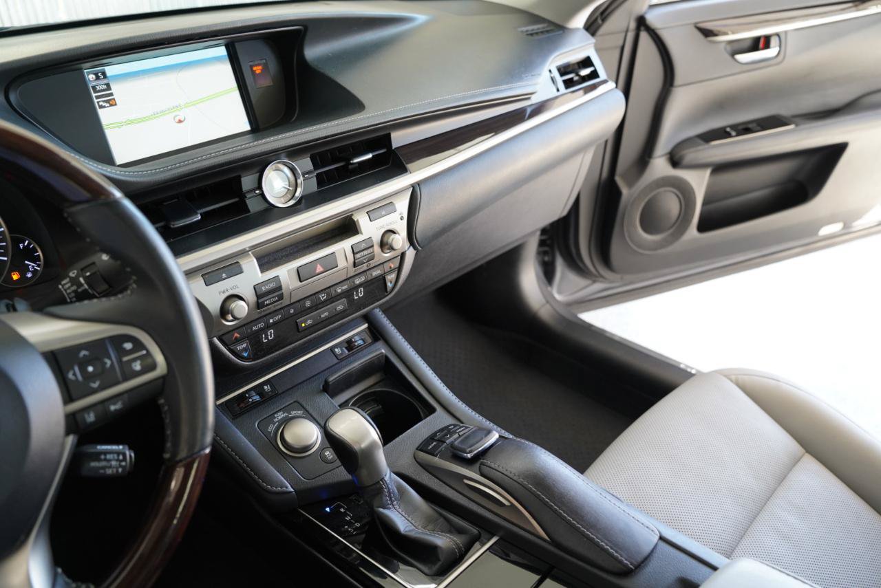 Used 2018 Lexus ES 350 w/ Navigation System Package FWD image 18