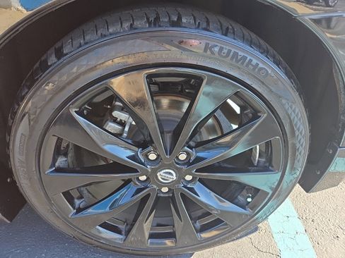 Used 2021 Nissan Maxima SR w/ Sport Mat Group image 4