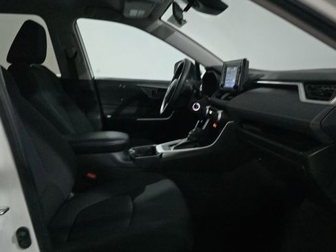 Used 2021 Toyota RAV4 LE AWD/4WD image 6