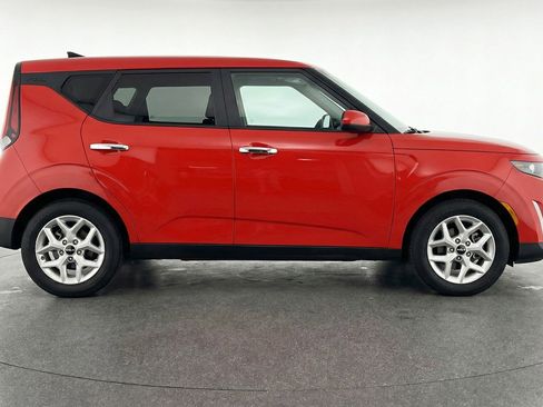 Used 2025 Kia Soul LX w/ LX Technology Package FWD image 11