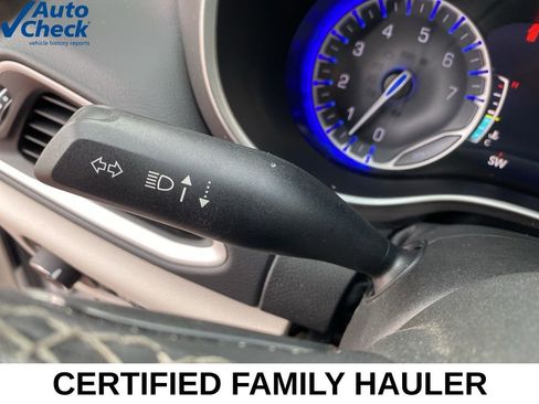 Used 2024 Chrysler Pacifica Touring-L FWD image 34