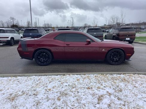 Used 2017 Dodge Challenger R/T Scat Pack w/ Leather Interior Group RWD image 4