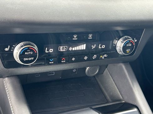 Used 2024 Mitsubishi Outlander SEL image 24