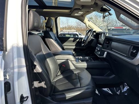 Certified 2022 Ford Expedition XLT image 34