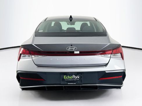 Used 2025 Hyundai Elantra SEL FWD image 7