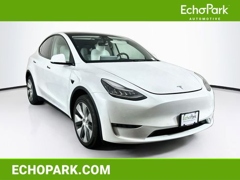 Used 2022 Tesla Model Y Long Range AWD/4WD image 1
