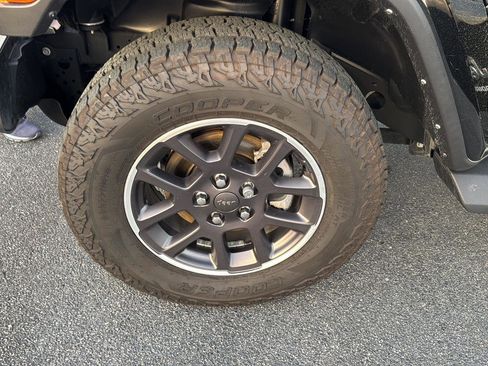 Used 2022 Jeep Gladiator Overland w/ Popular Equipment Package image 30