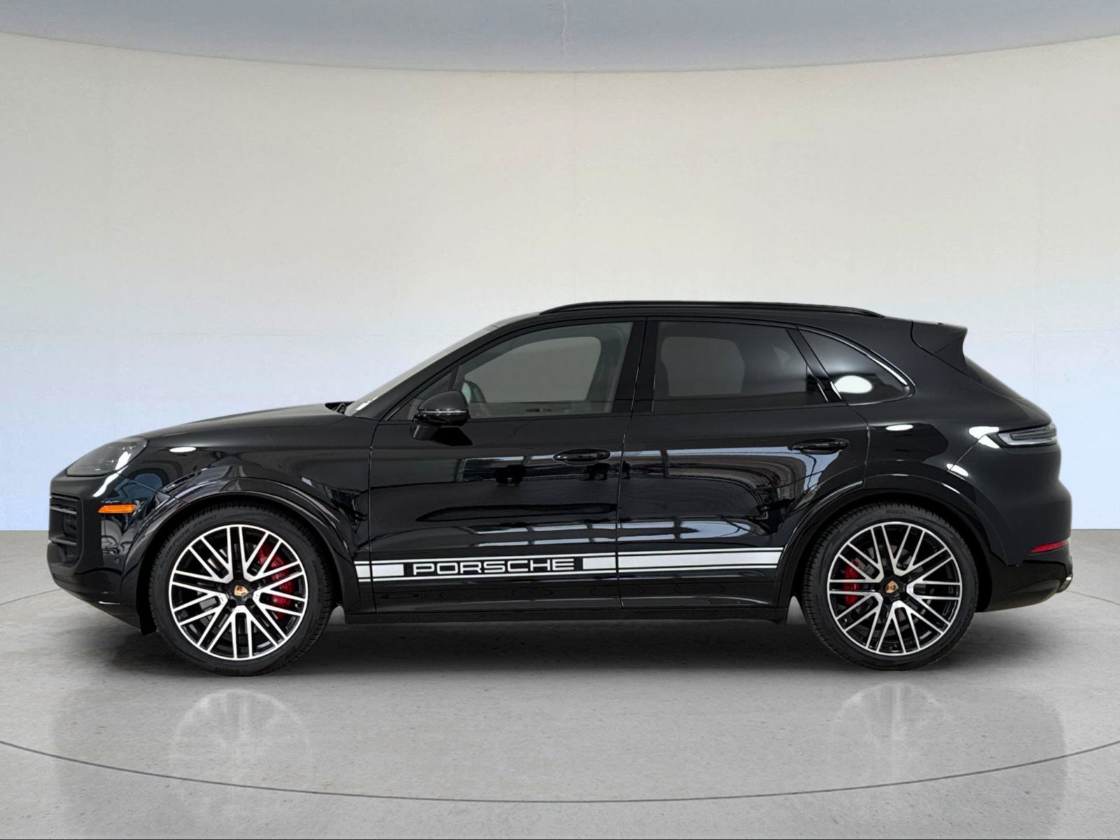 Certified 2026 Porsche Cayenne GTS AWD/4WD image 2