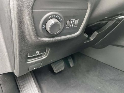 Certified 2025 Jeep Grand Cherokee Altitude AWD/4WD image 23