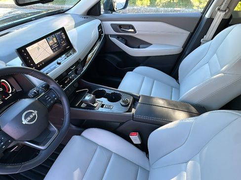 Certified 2025 Nissan Rogue SL image 20