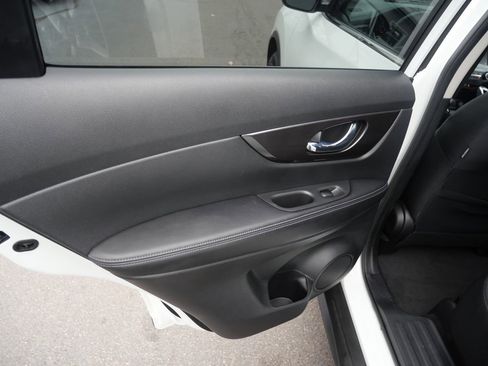 Used 2020 Nissan Rogue S w/ Special Edition Package image 18