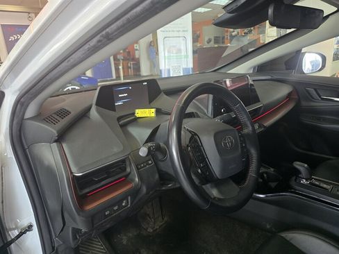 Used 2023 Toyota Prius Prime FWD image 7