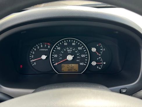 Used 2009 Kia Rondo LX FWD image 25