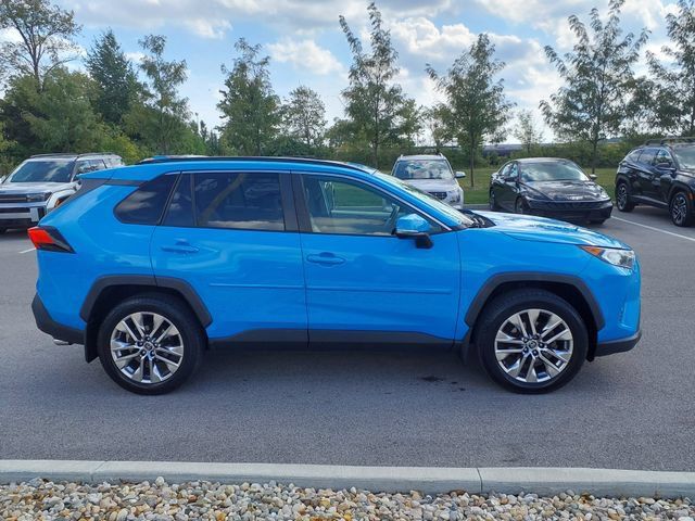 Used 2019 Toyota RAV4 XLE Premium w/ Cold Weather Package AWD/4WD image 4