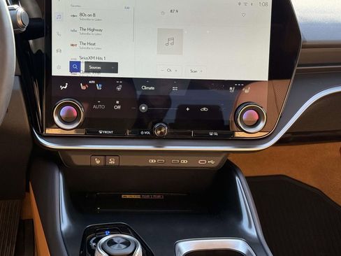 Used 2025 Lexus RZ 450e Premium w/ Technology Package image 19