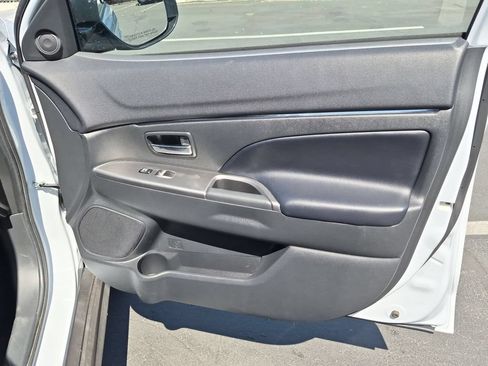 Used 2025 Mitsubishi Outlander Sport SE AWD/4WD image 32