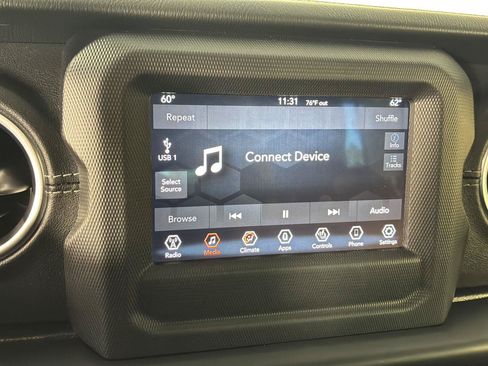 Used 2019 Jeep Wrangler Unlimited Sahara w/ Cold Weather Group AWD/4WD image 29